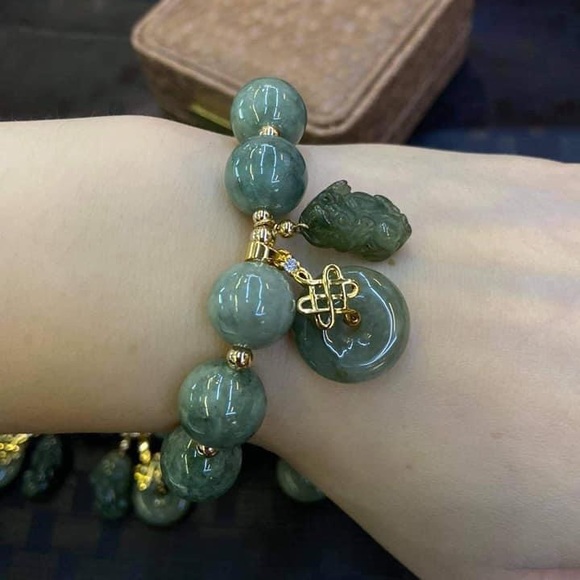jade bracelet, nwot, just ask for more photos - Picture 3 of 3